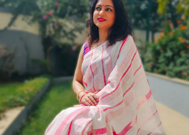 The-Power-Drape-Why-Off-White-Cotton-is-the-New-Standard-for-Formal-Wear-Sarees-beauty-and-fashion-freaks-pink-in-white-base-linen-saree-1