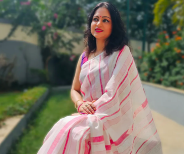 The-Power-Drape-Why-Off-White-Cotton-is-the-New-Standard-for-Formal-Wear-Sarees-beauty-and-fashion-freaks-pink-in-white-base-linen-saree-1